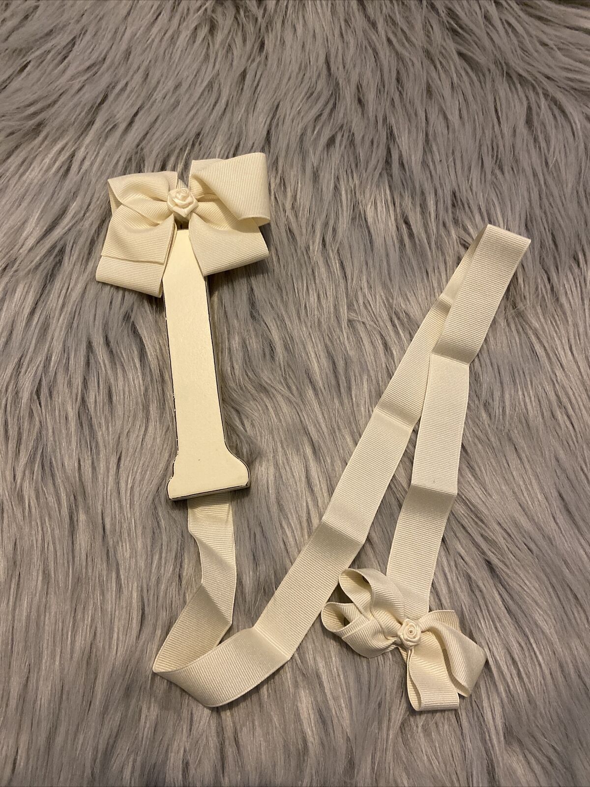 Bow Holder Hair Clips Letter I Ivory New