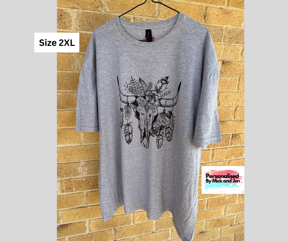 Grey T-Shirt With a Feather Bull Print Size 2XL