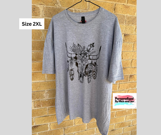 Grey T-Shirt With a Feather Bull Print Size 2XL